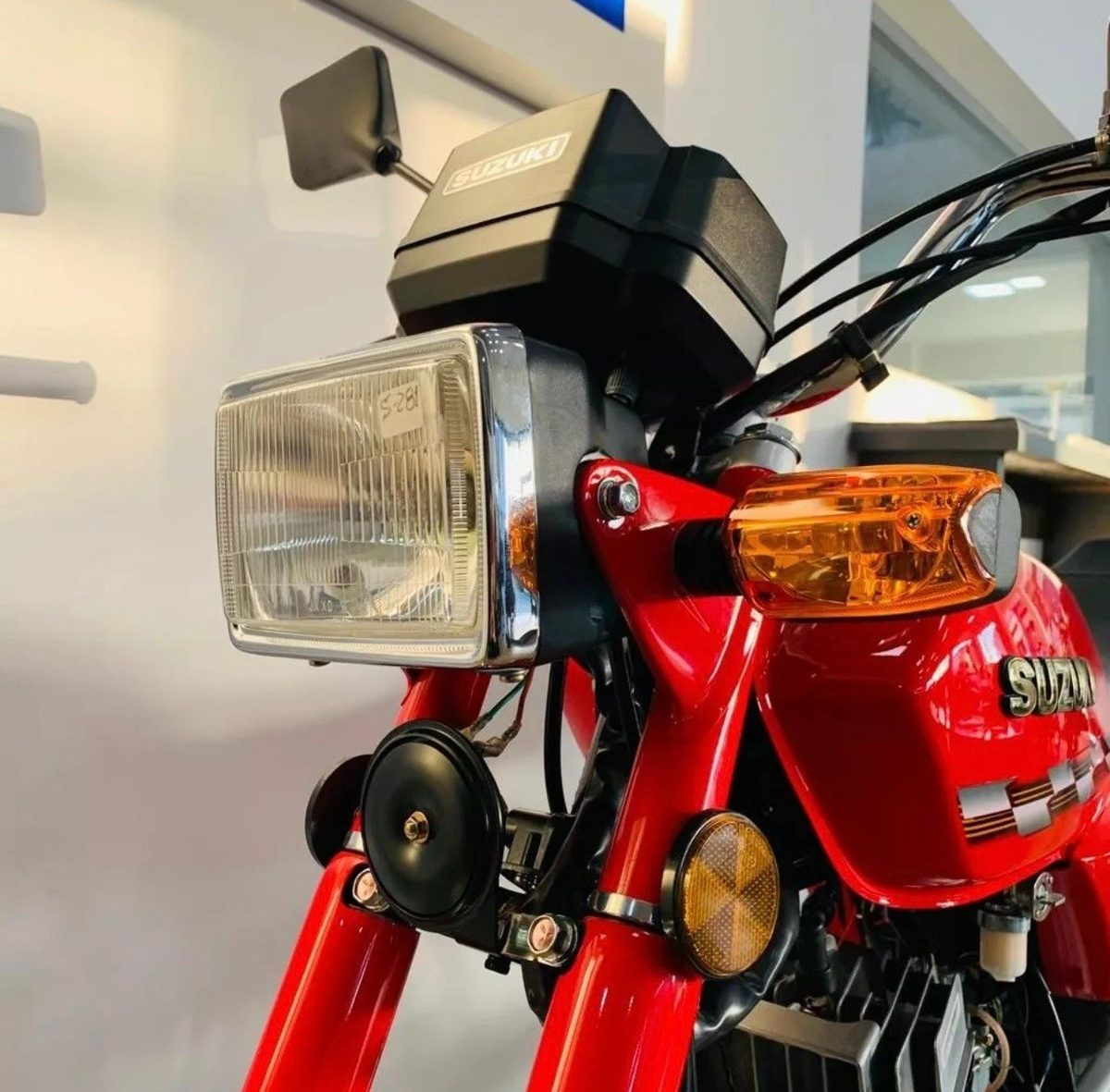 SUZUKI AX100, foto 3